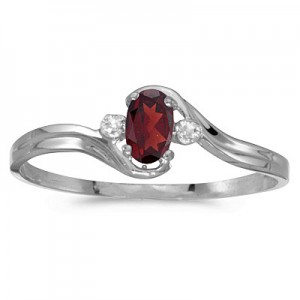 14k White Gold Oval Garnet And Diamond Ring