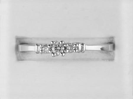 14K White Gold Light Weight Three Stone Diamond Ring